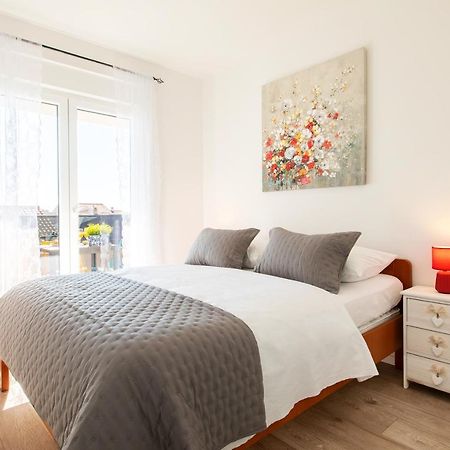 Sunny Island Apartment Trogir Exteriör bild