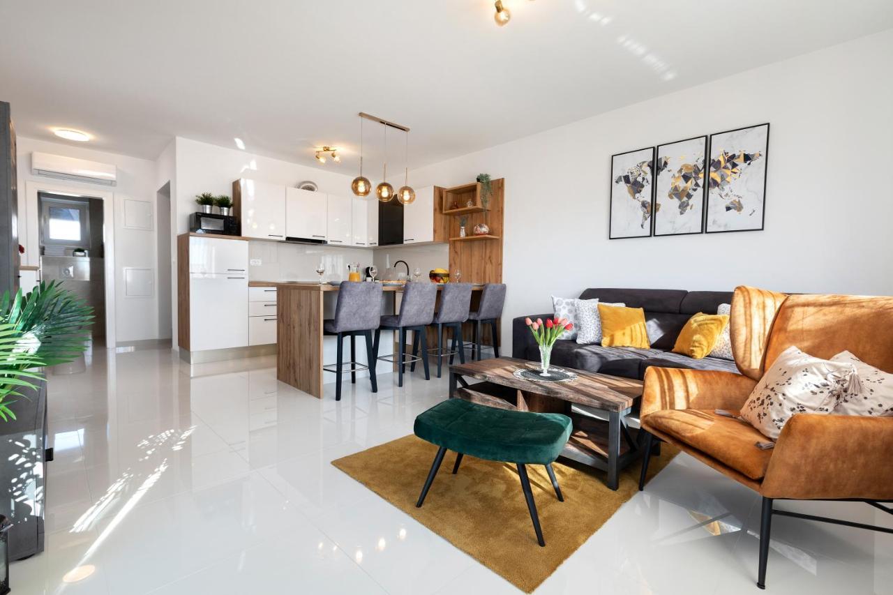Sunny Island Apartment Trogir Exteriör bild